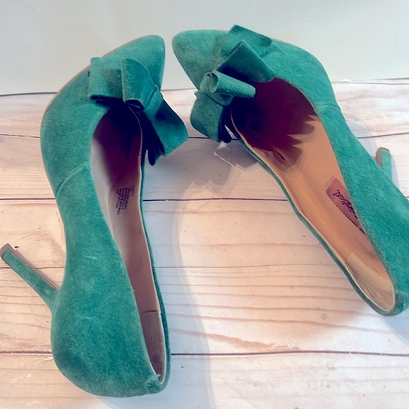 Betsy Johnson Remixx Bow Suede Pointed Toe Heels Sz 7.5 Women - Picture 6 of 10